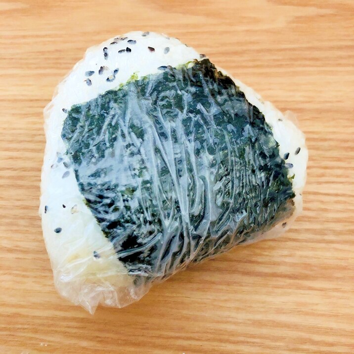 ベーコンと黒ゴマのおにぎり